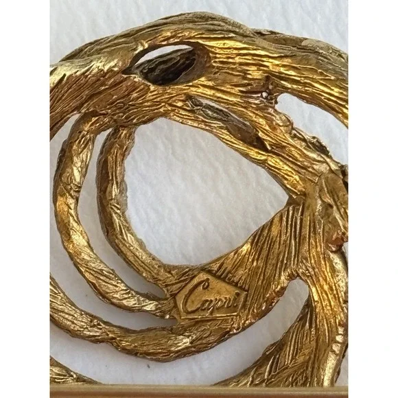 Vintage CAPRI Brooch Costume Jewelry Small Rhinestones (missing a few) Gold Tone - Picture 6 of 11